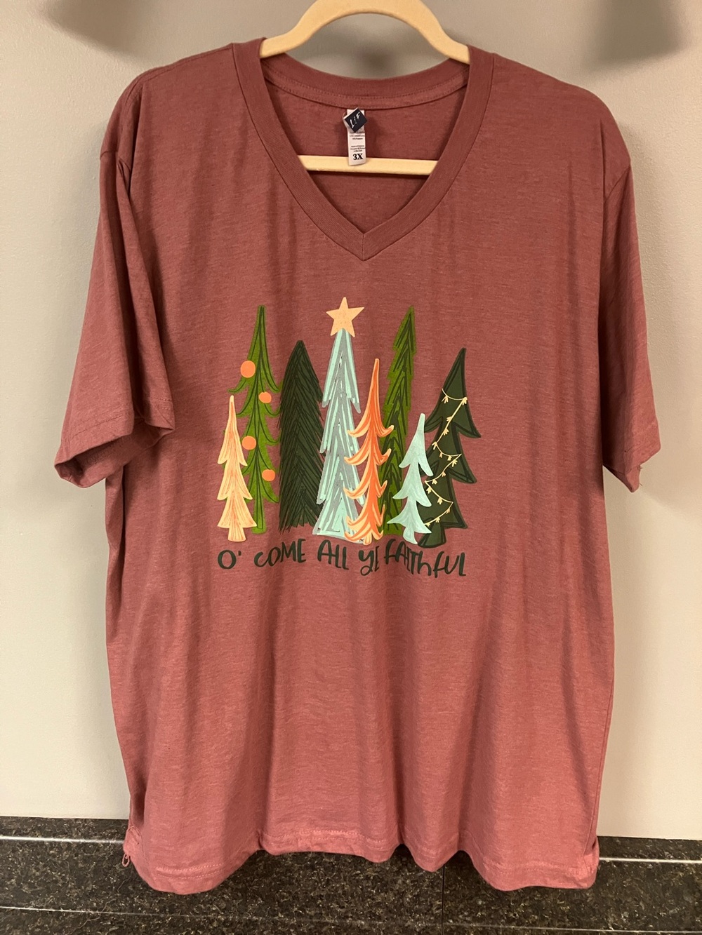 3/$15❤️ Lif apparel mauve Christmas V neck tee shirt 3x